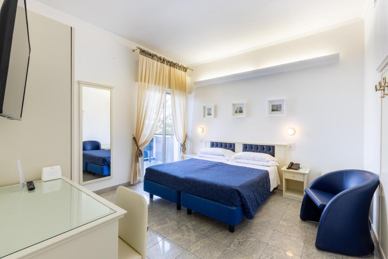 Hotel Feldberg Риччоне Экстерьер фото