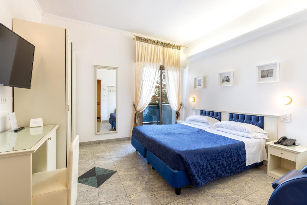 Hotel Feldberg Риччоне Экстерьер фото
