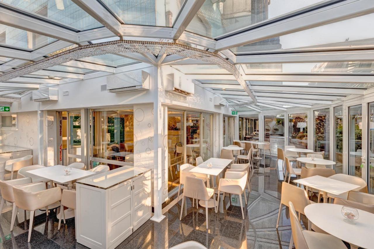 Hotel Feldberg Риччоне Экстерьер фото
